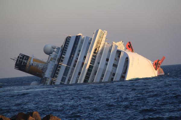 El crucero «Costa Concordia» será reflotado con 30 cajones de acero de aire comprimido